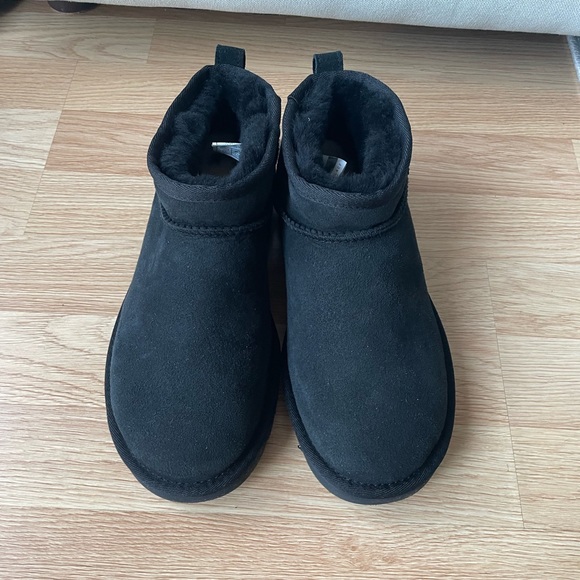 UGG - Picture 5 of 5